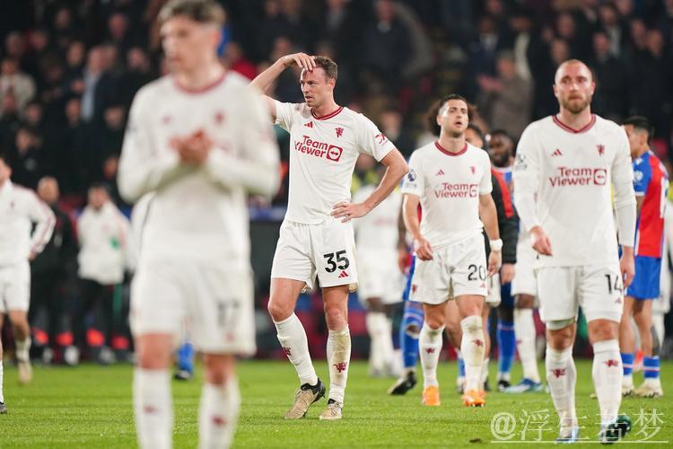 核心球员接连伤缺，曼联表现起伏难以避免