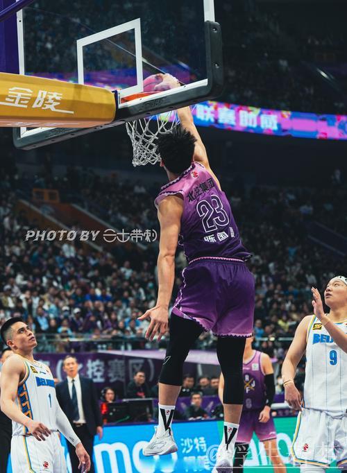 北控男篮发布北控VS山东赛前踩场视频：19:35开战